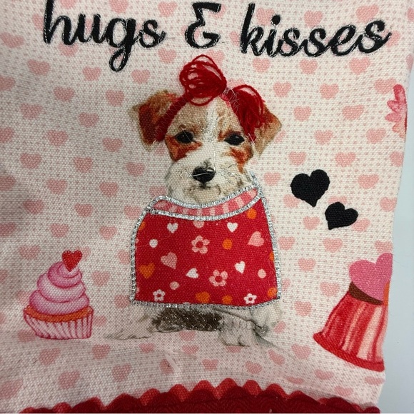 NWT Cupcakes & Cashmere Dogs & Hearts Kitchen Towel Set Of 2 Valentine Bulldog - Picture 5 of 6
